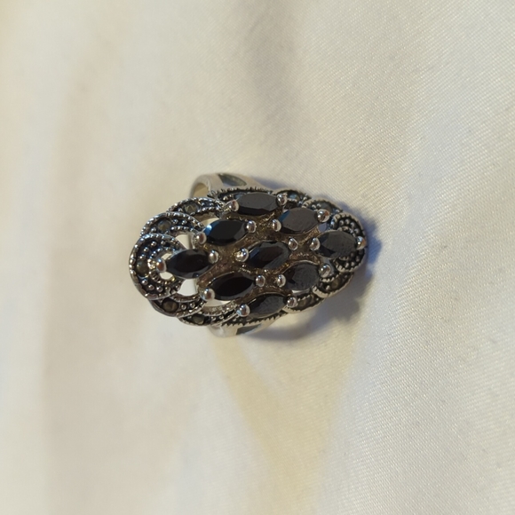 Arty Silver Tone Ring with Black Faux Diamonds - Sz 8 - Picture 7 of 13